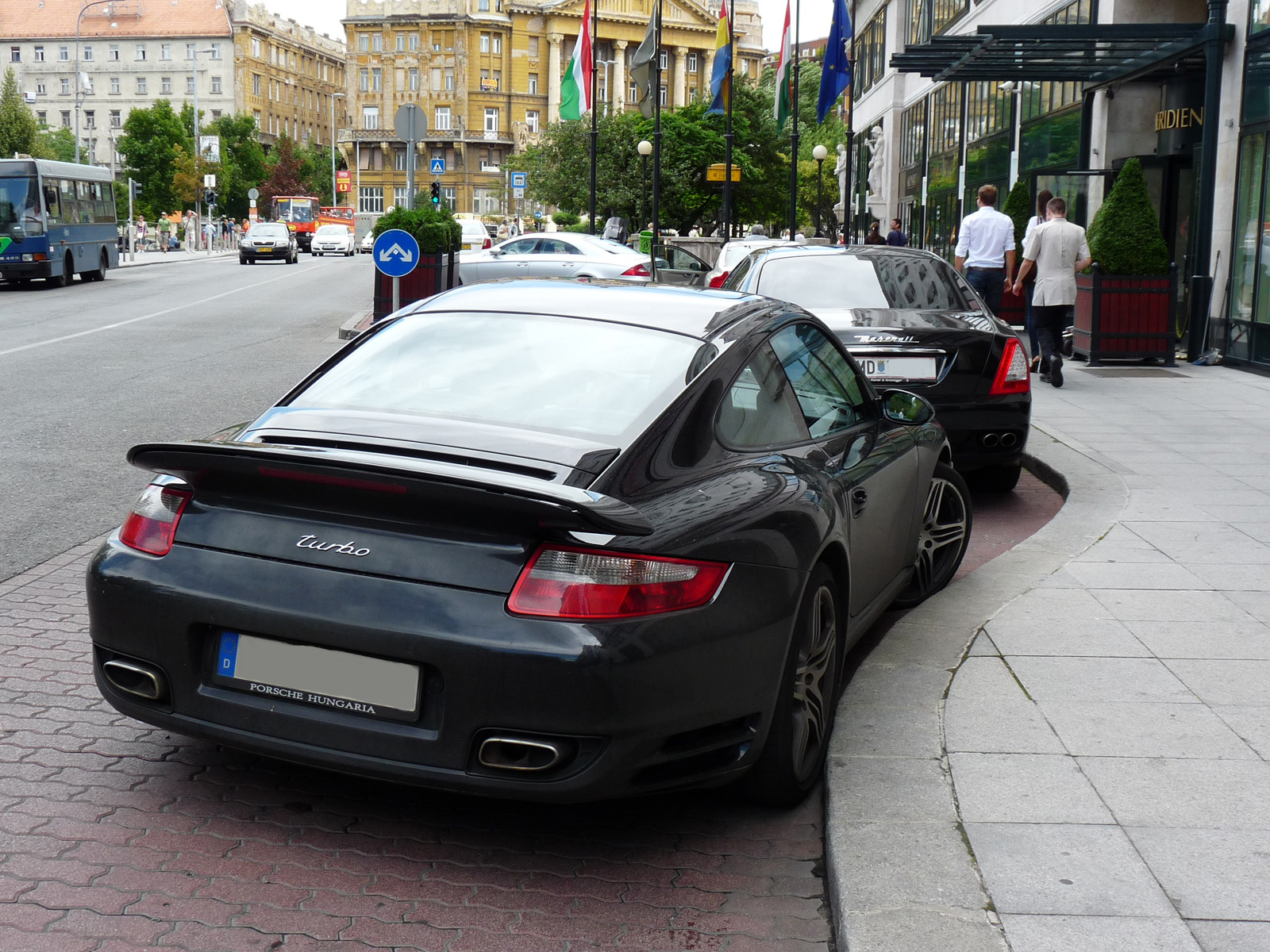 Porsche 911 Turbo - Maserati Quattroporte