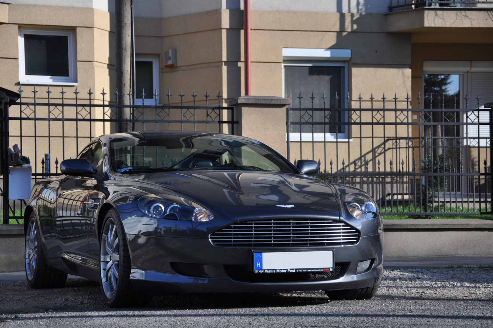 Aston Martin DB9