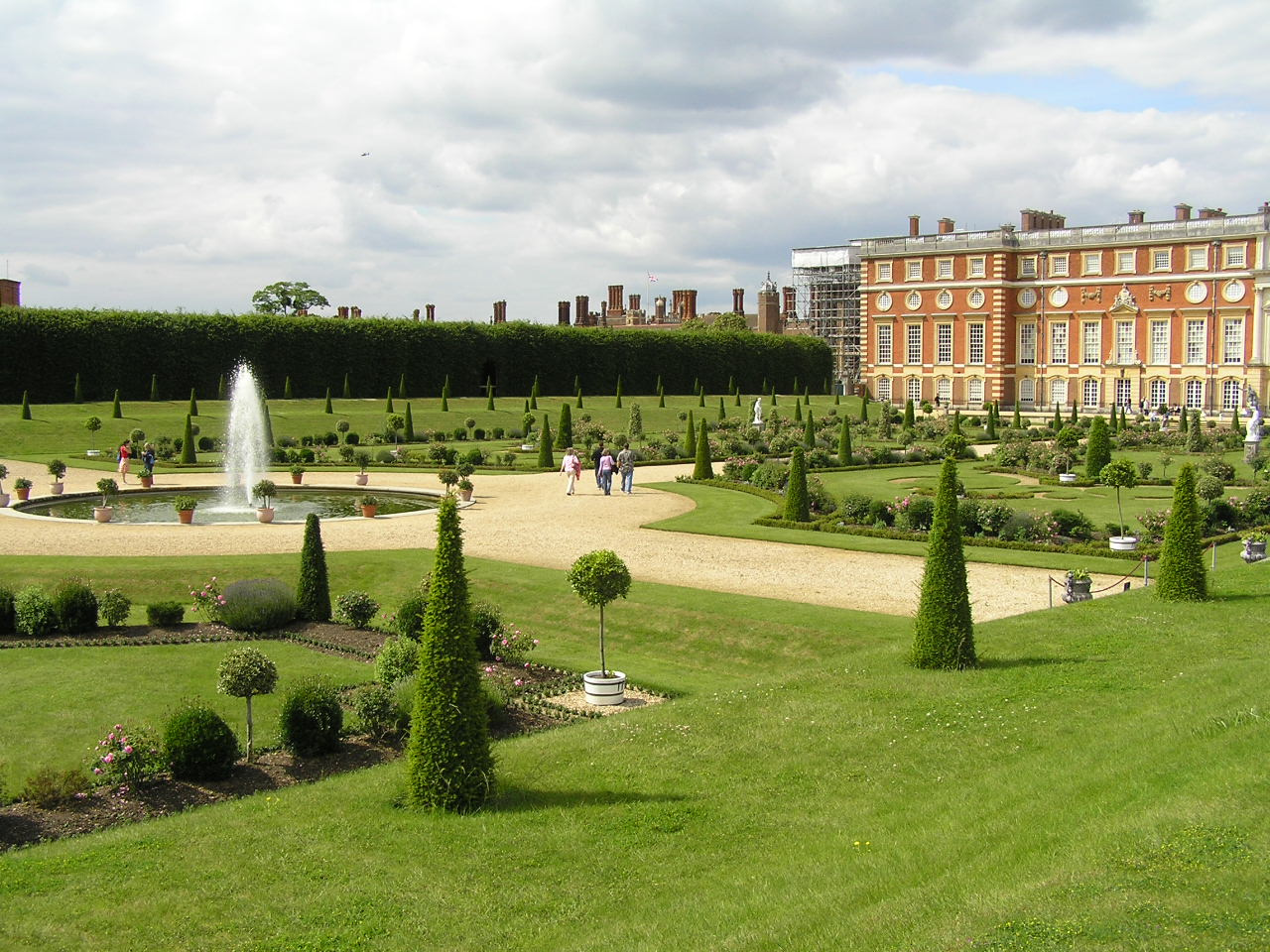 London 473 Hampton Court