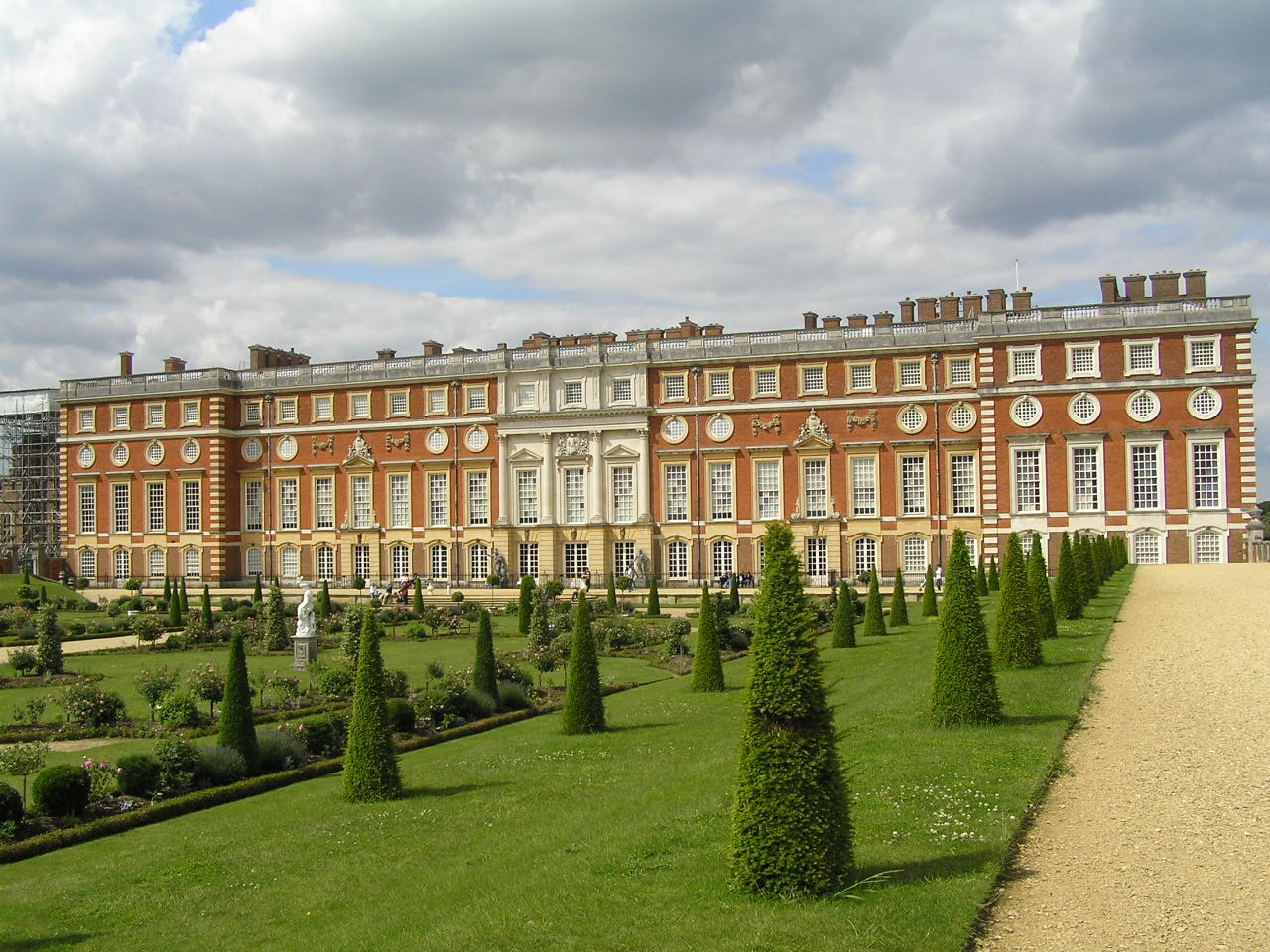 London 470 Hampton Court