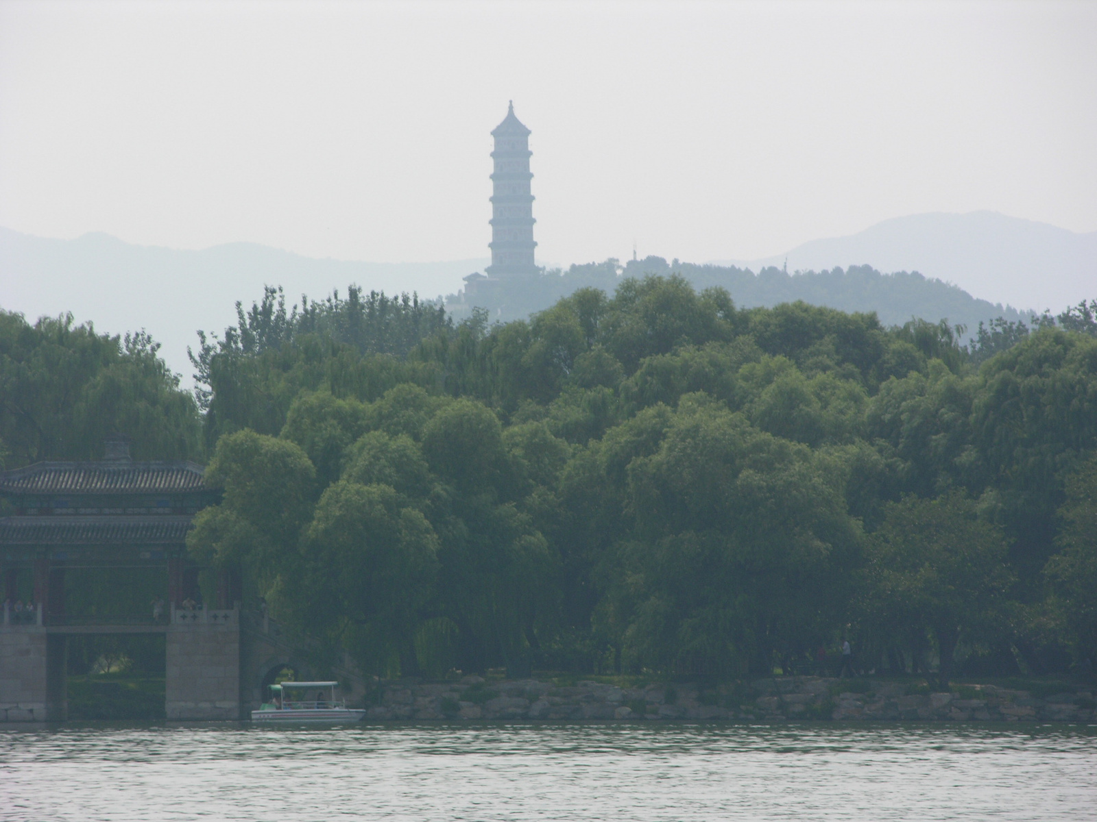 Nyári palota. Most a távoli pagoda is látszott.