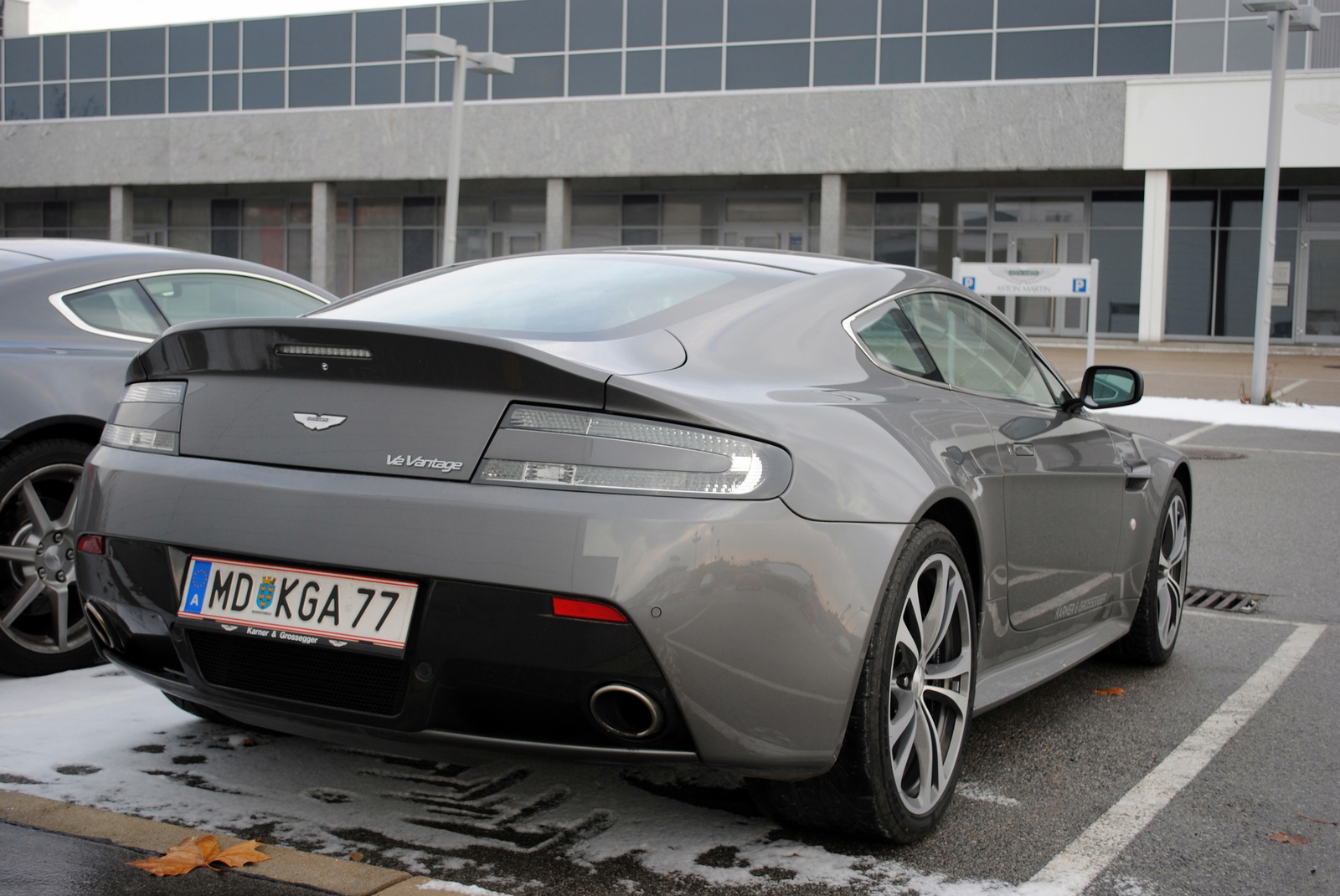 Aston Martin V12 Vantage