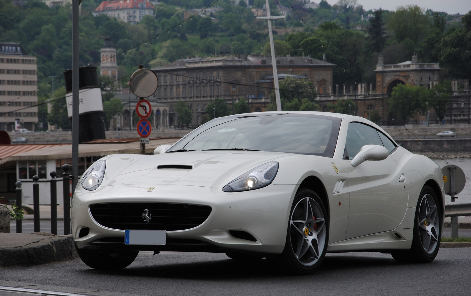 Ferrari California