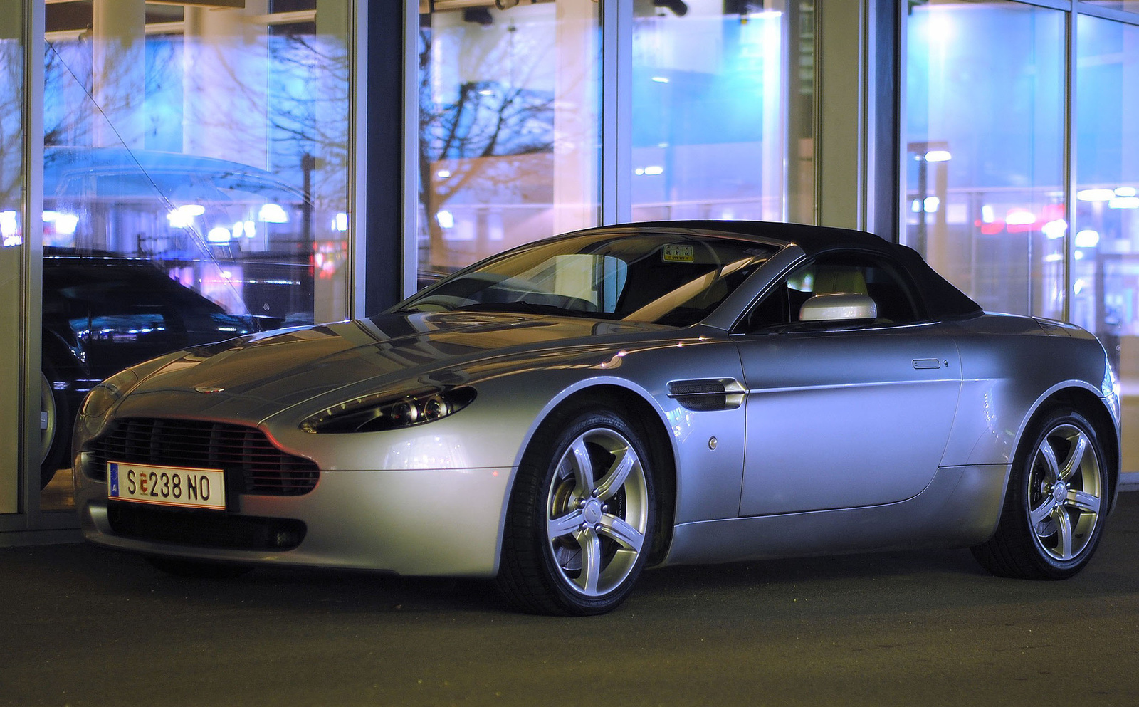 Aston Martin V8 Vantage Roadster