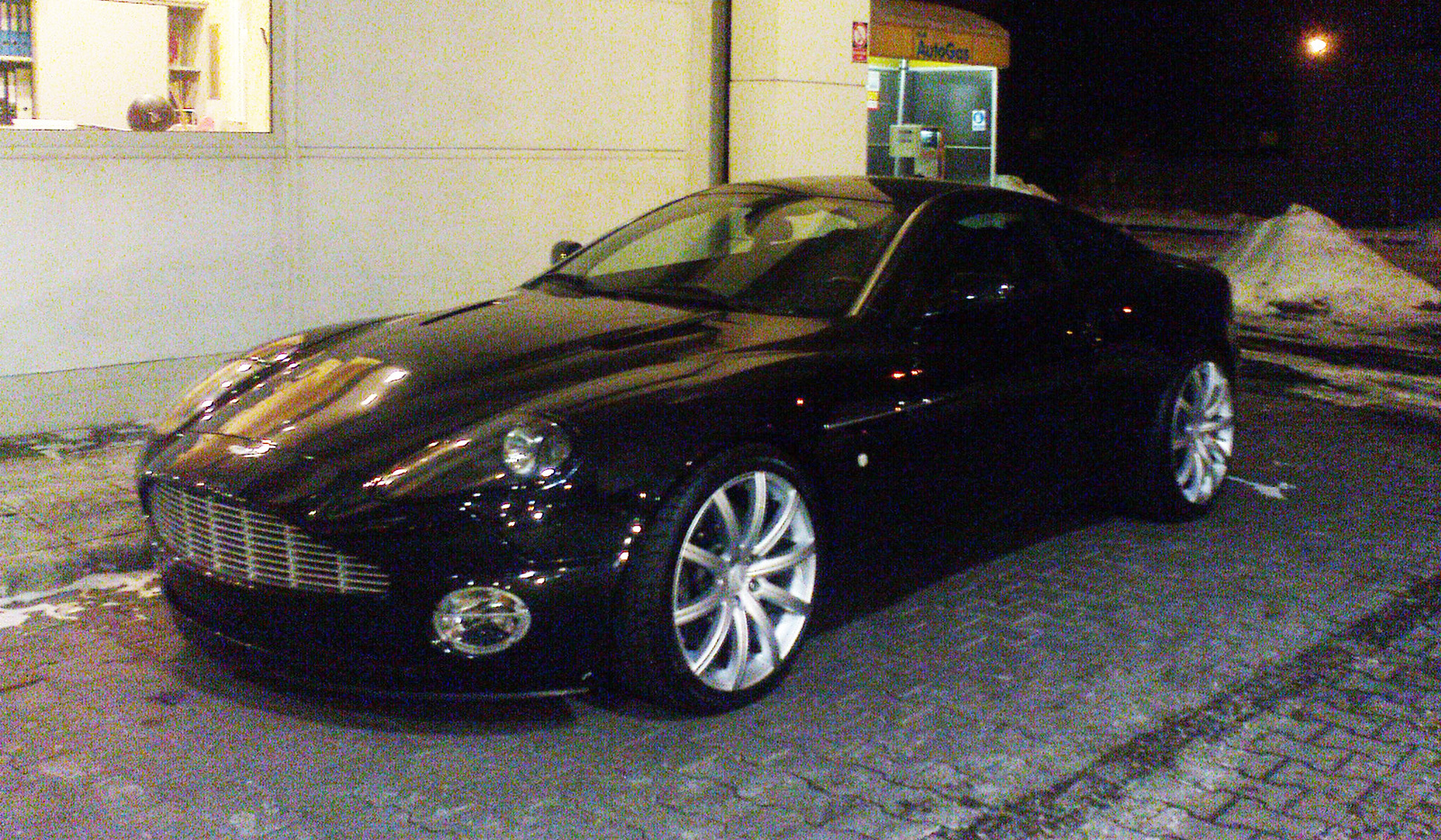 Aston Martin V12 Vanquish