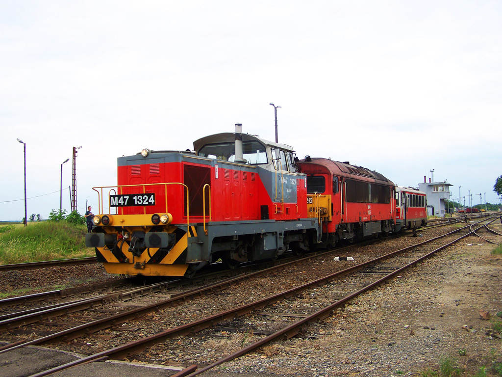 M47 - 1324 + M41 - 2126 + Bzmot - 411 Bátaszék (2009.06.01).