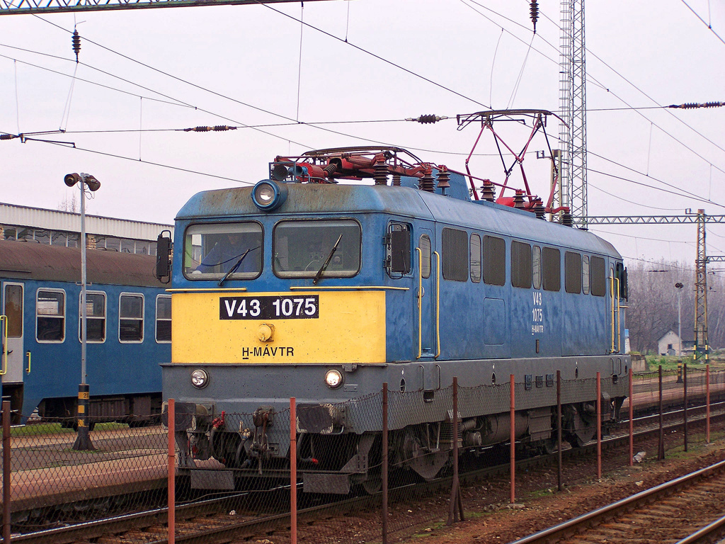 V43 - 1075 Dombóvár (2010.11.16).