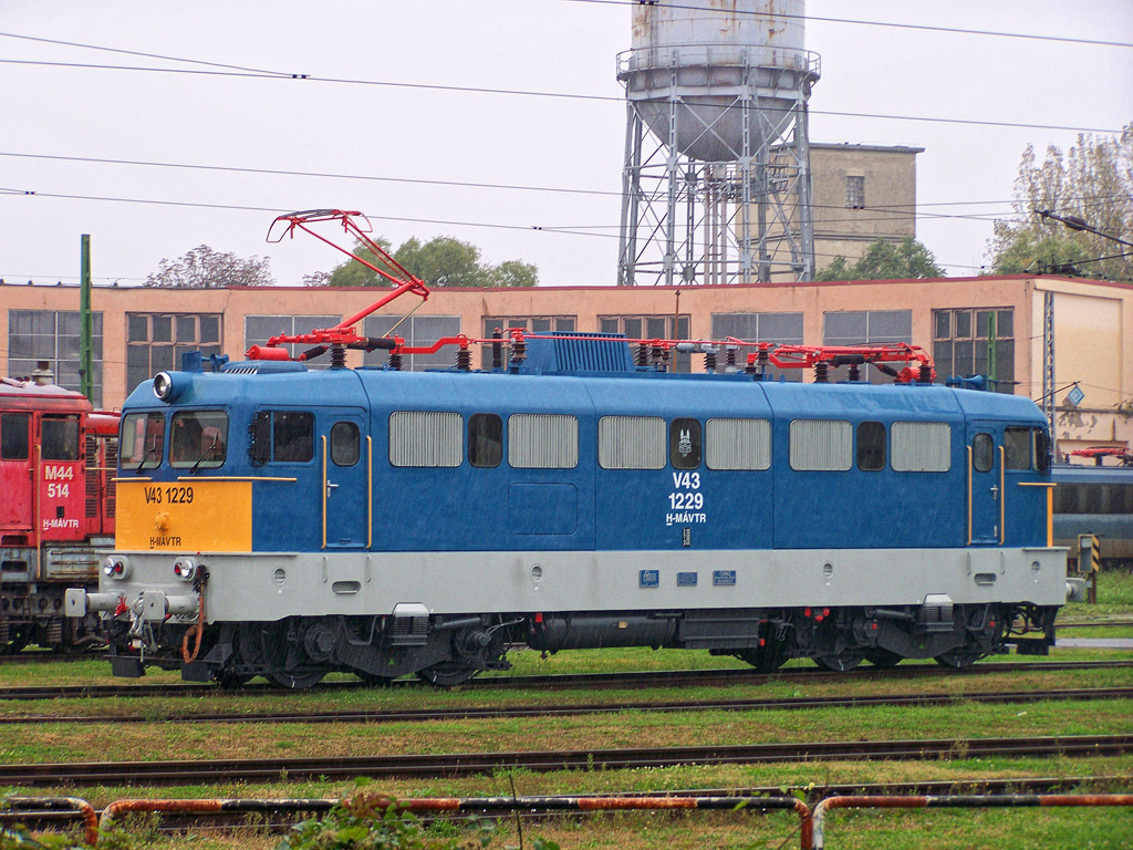 V43 - 1229 Dombóvár (2010.10.20)02.