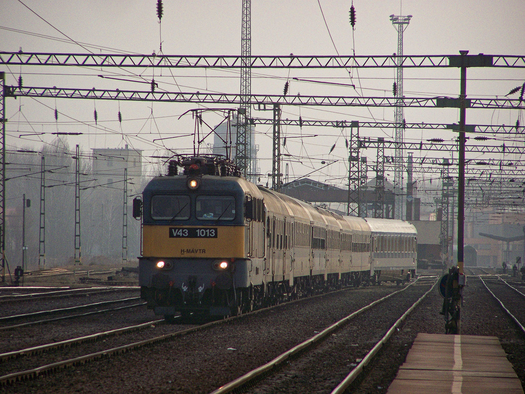 V43 - 1013 Dombóvár (2011.02.28).