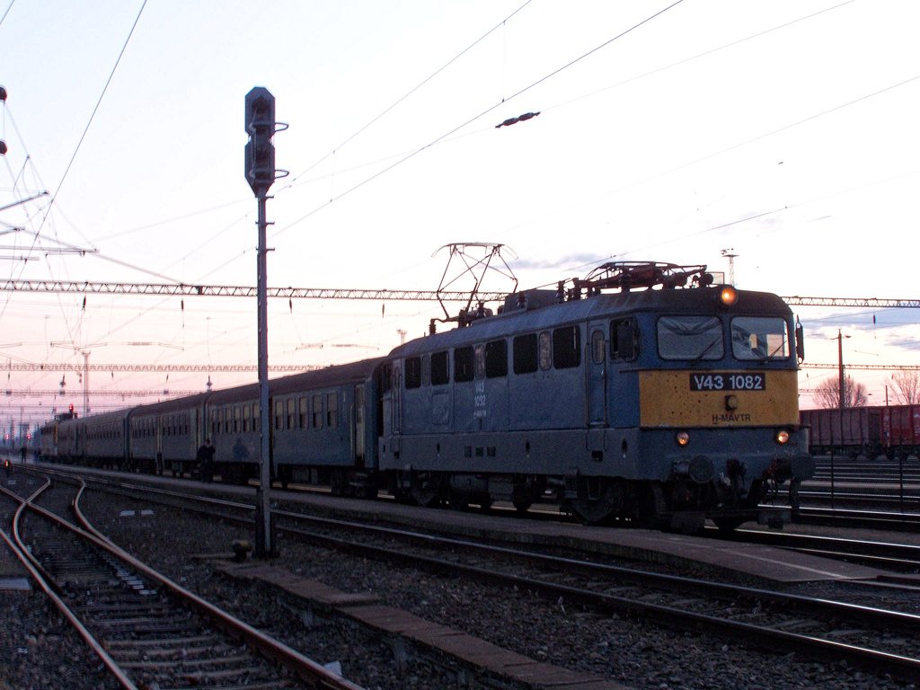 V43 - 1082 Dombóvár (2011.03.07).