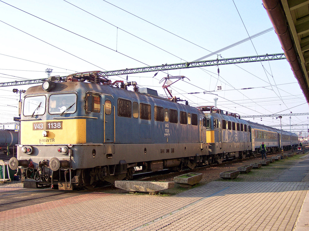 V43 - 1138 Dombóvár (2011.03.23)01.