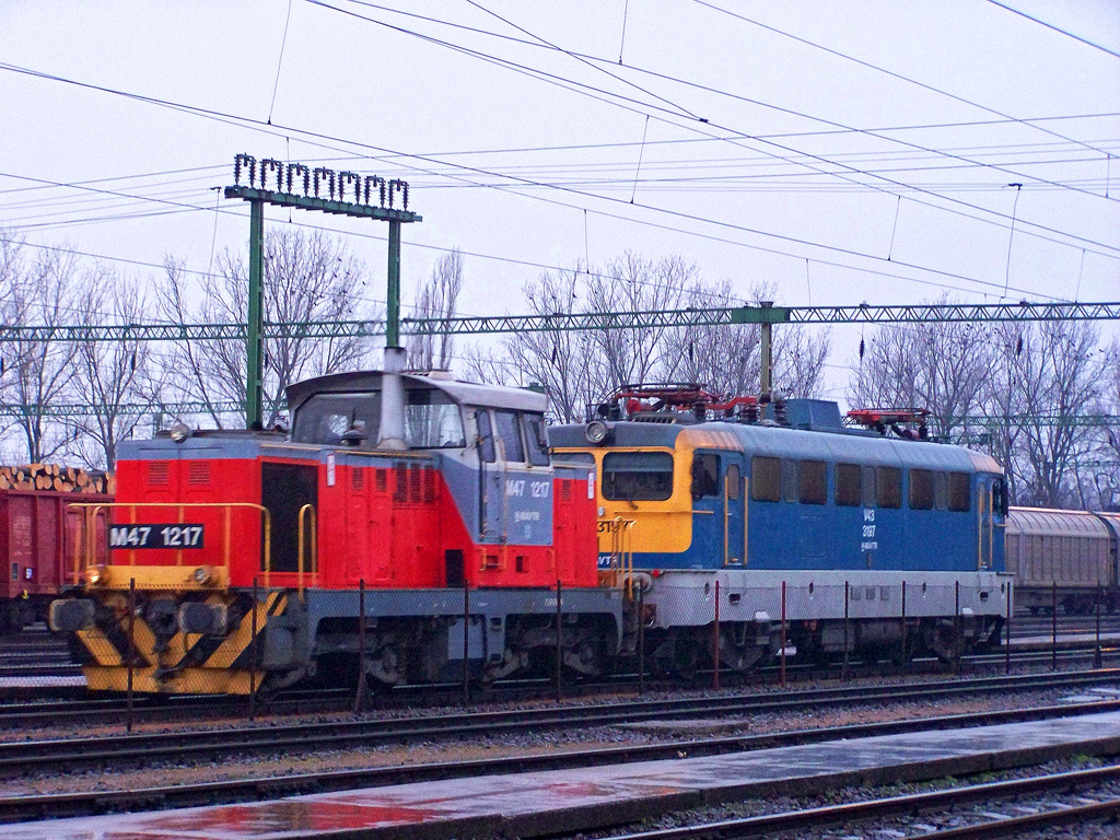 M47 - 1217 + V43 - 3197 Dombóvár (2011.02.17).