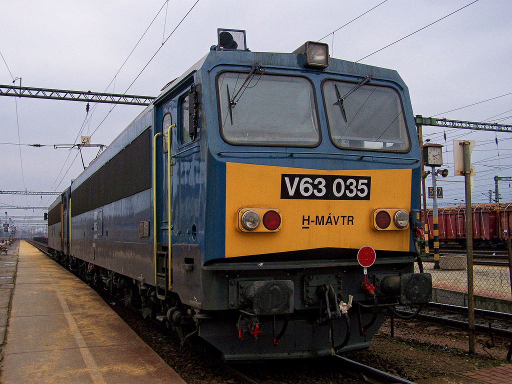 V63 - 035 + V63 - 013 Dombóvár (2011.03.03)01.