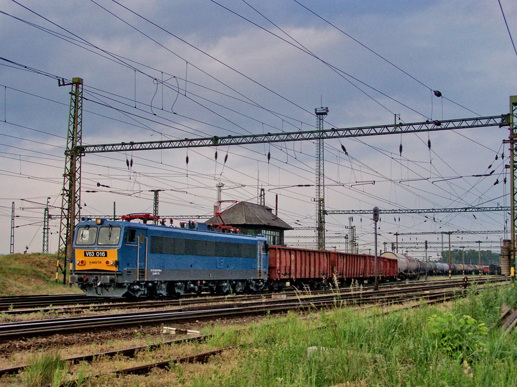 V63 - 016 Dombóvár (2011.05.18).