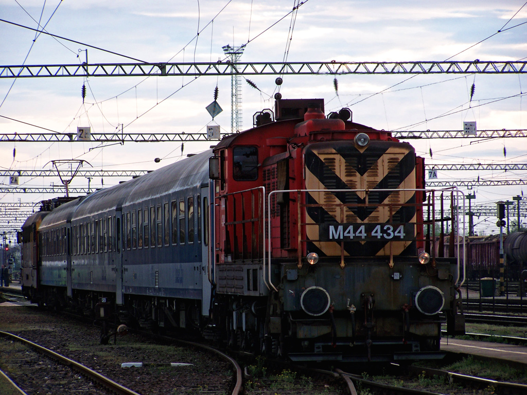 M44 - 434 Dombóvár (2011.04.05)02