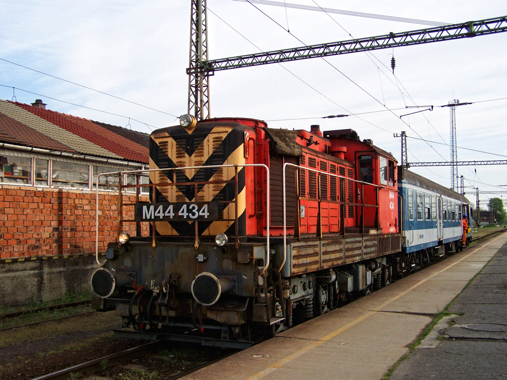 M44 - 434 Dombóvár (2011.04.12)01.