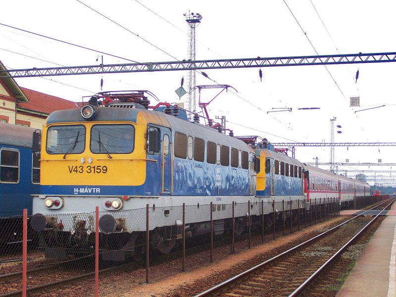 V43 - 3159 + V43 - 3227 Dombóvár (2010.09.27).