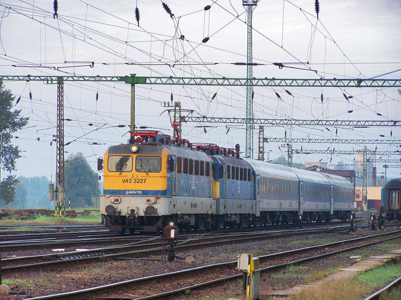 V43 - 3227 + V43 - 1154 Dombóvár (2010.09.15).