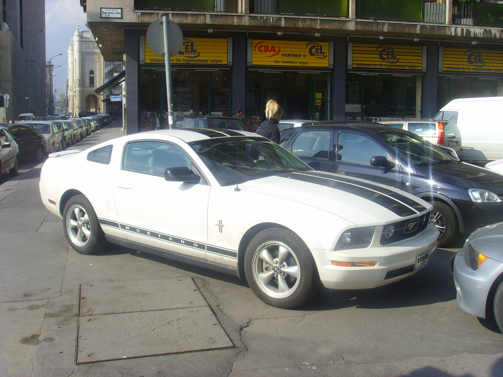 FORD MUSTANG