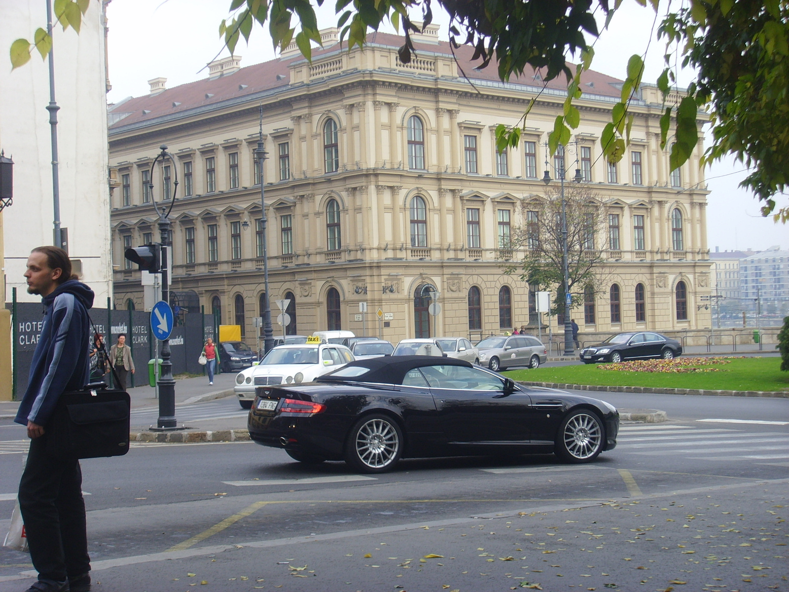 ASTON MARTIN VOLANTE