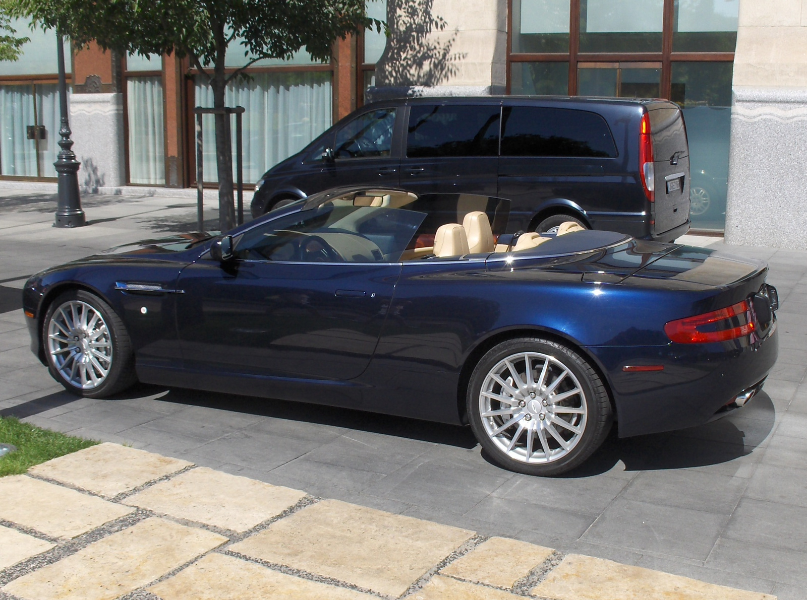 Aston Martin DB9 Volante