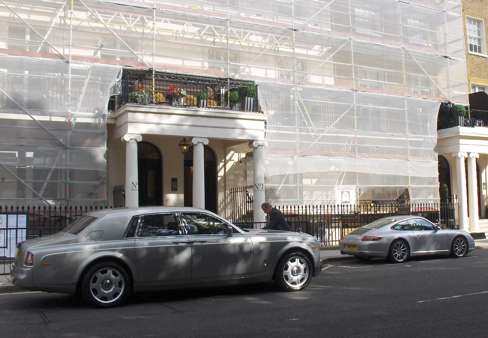 Rolls-Royce Phantom - Porsche 911 Carrera S (997)