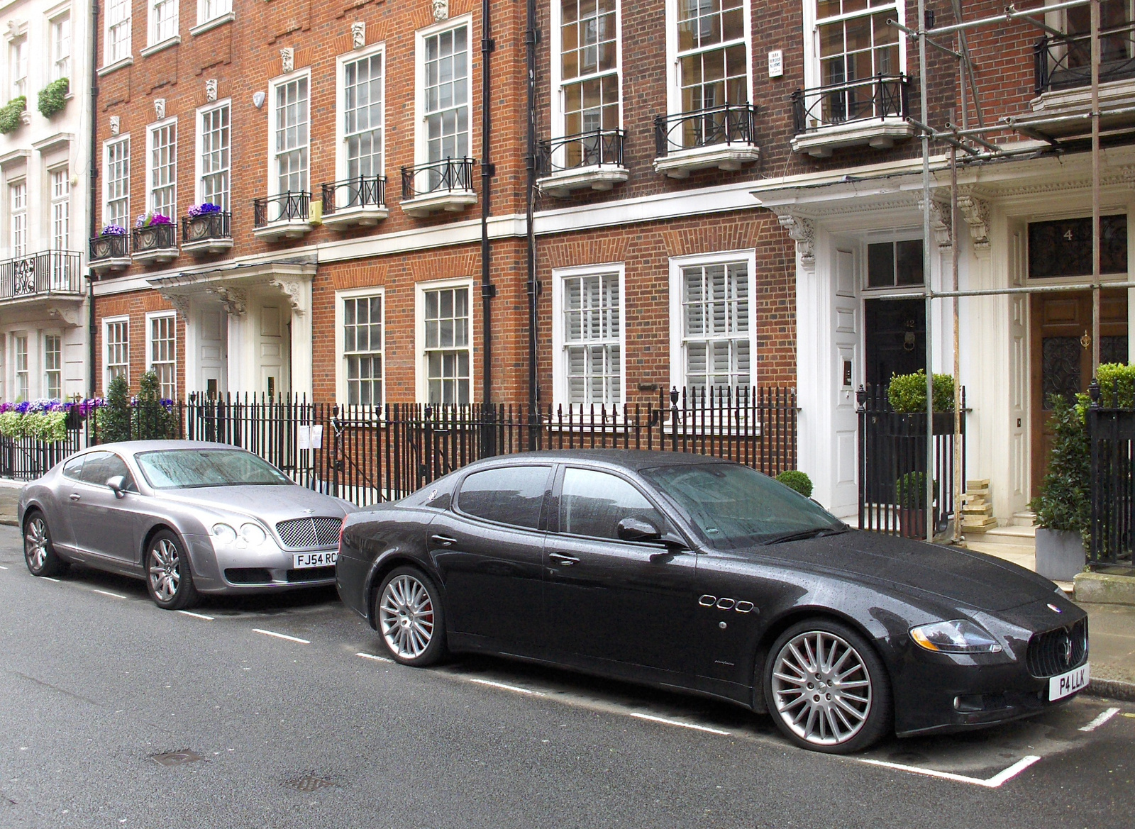 Maserati Quattroporte Sport GT S - Bentley Continental GT