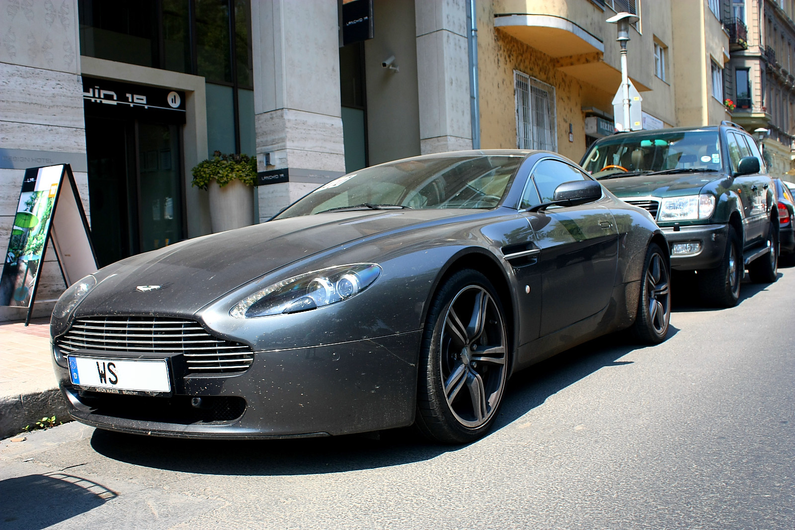 Aston Martin Vantage