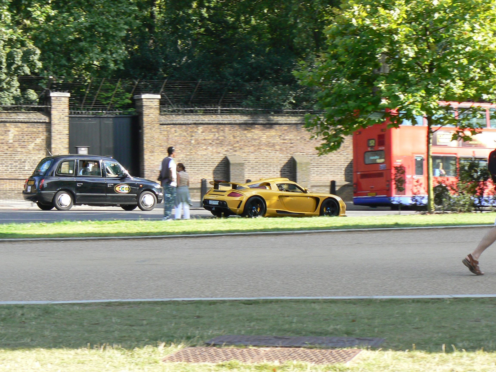 (1) Porsche Carrera GT Gemballa Mirage