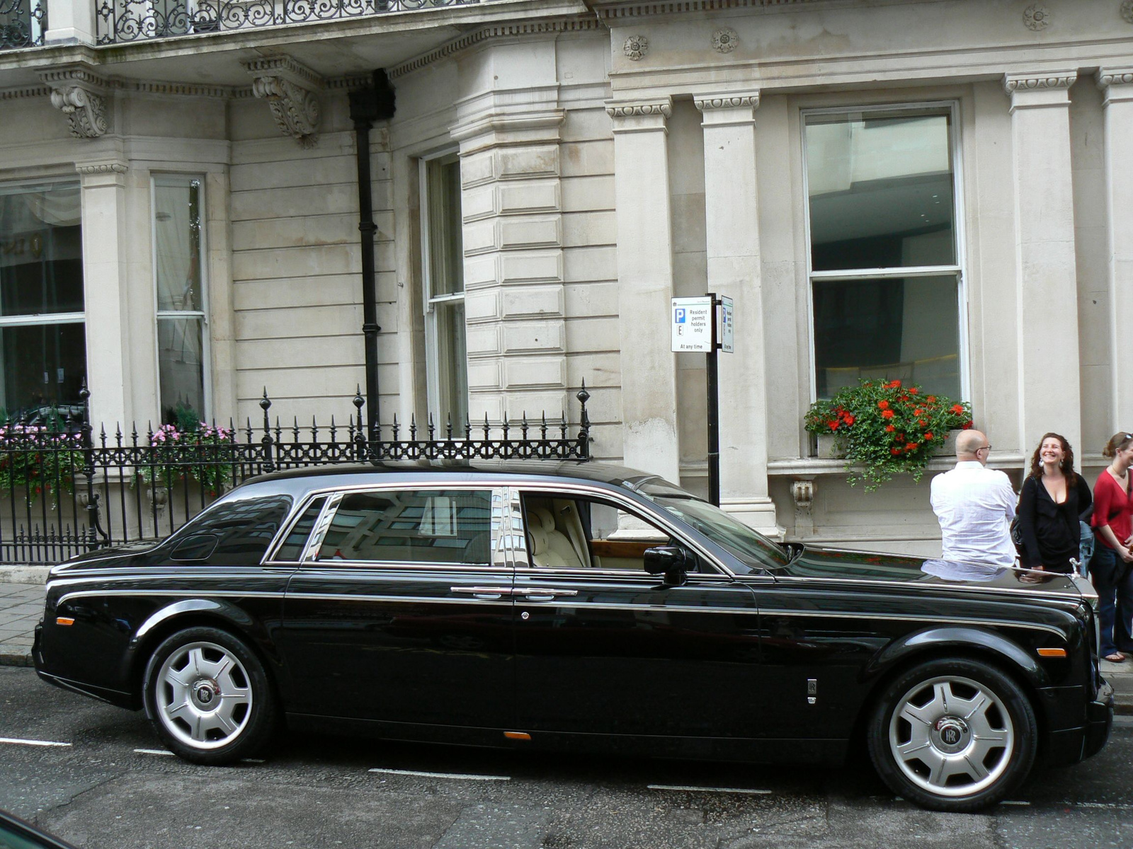 (5) Rolls-Royce Phantom EWB