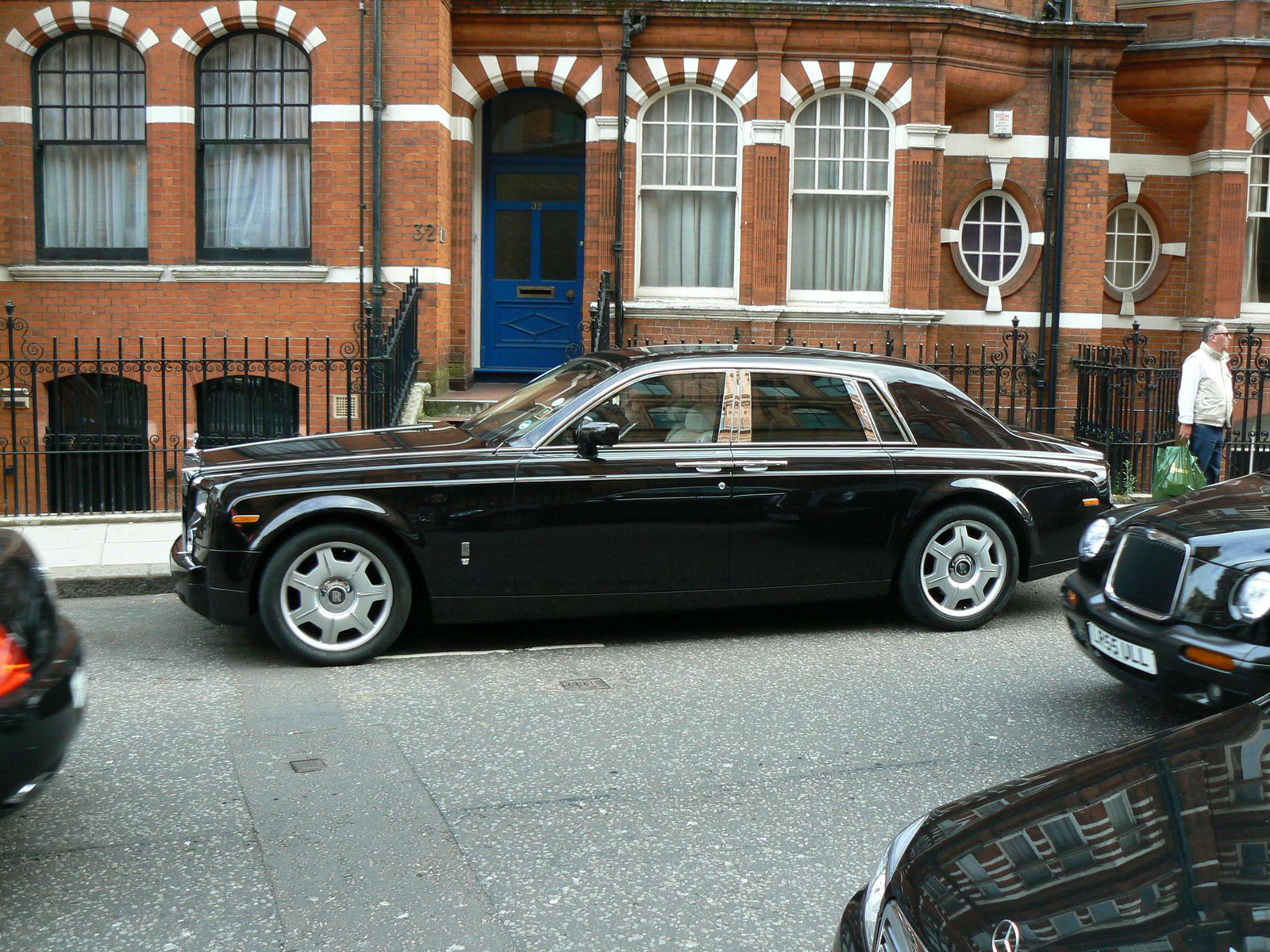 (6) Rolls-Royce Phantom