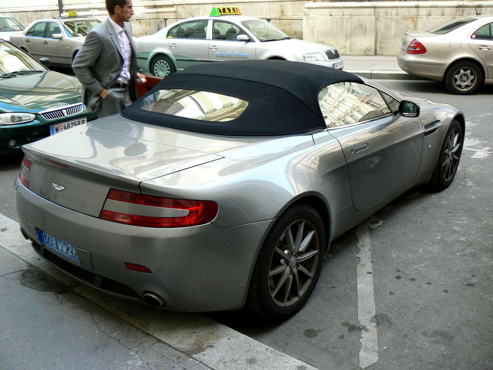 Aston Martin Vantage Roadster