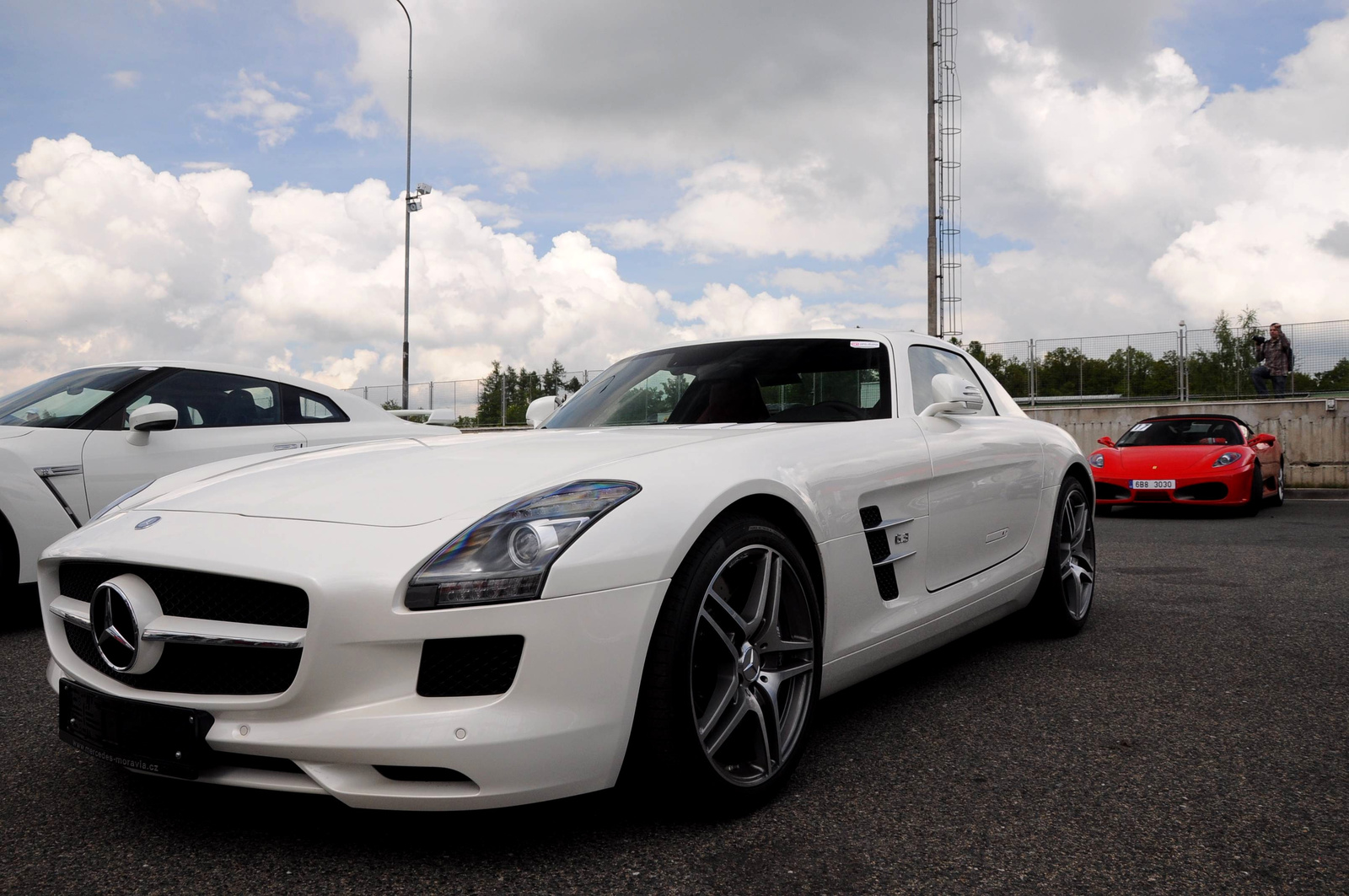 Mercedes SLS AMG & Ferrari F430 Spider