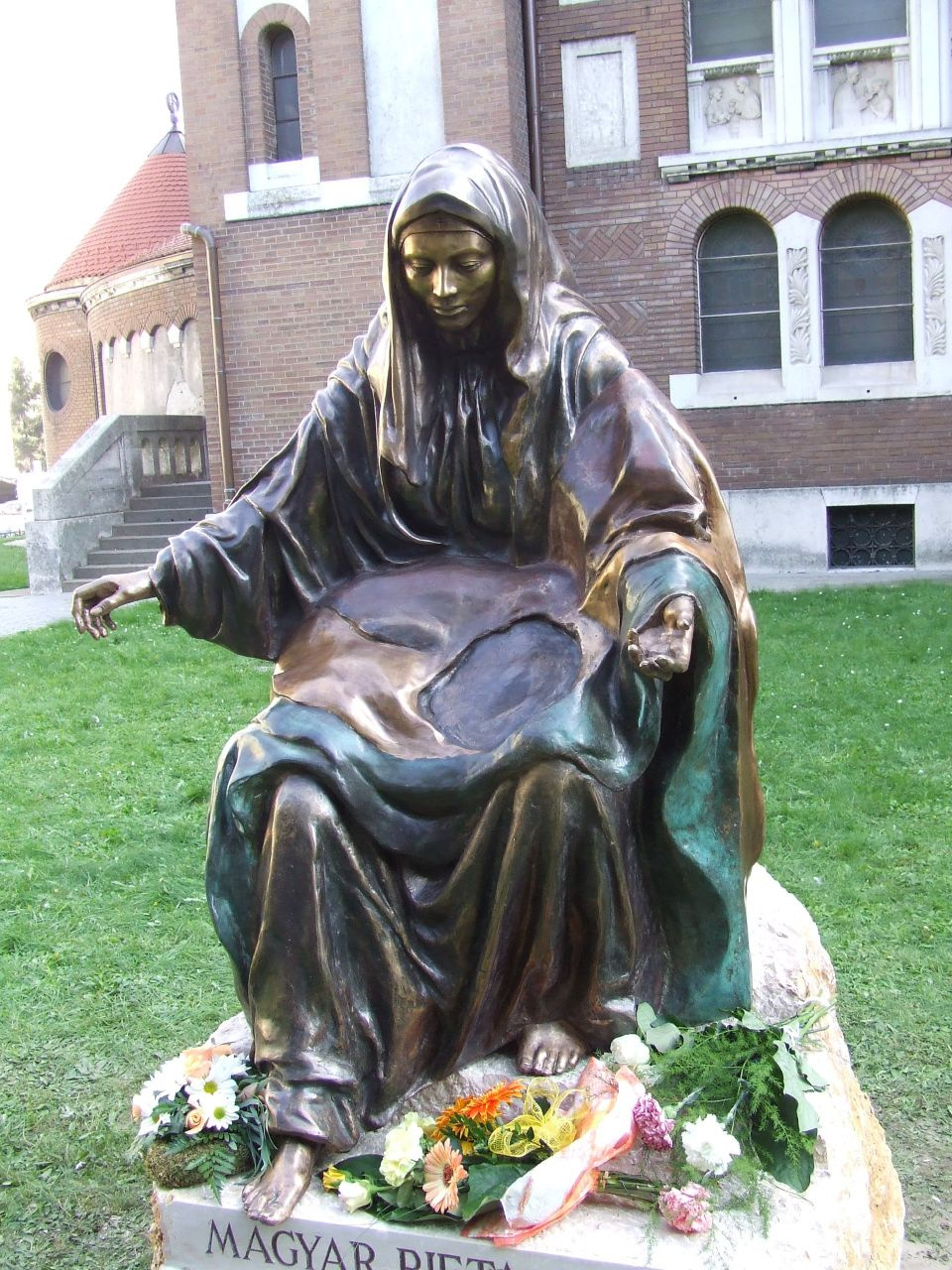 magyar-pieta-dom-ter