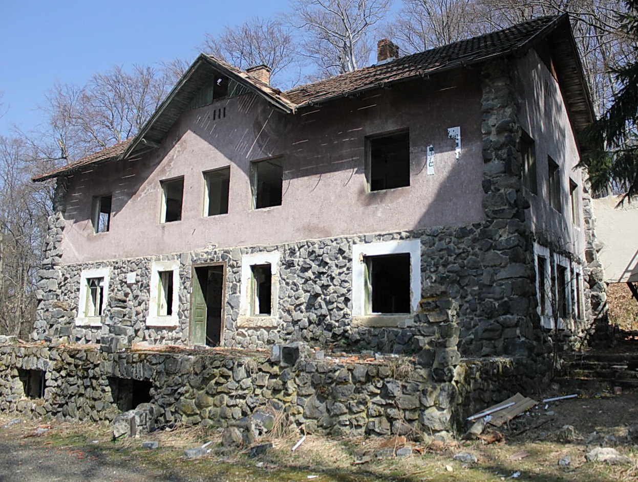 Salgótarjáni képek, a Dornyai menedékház 2011-ben