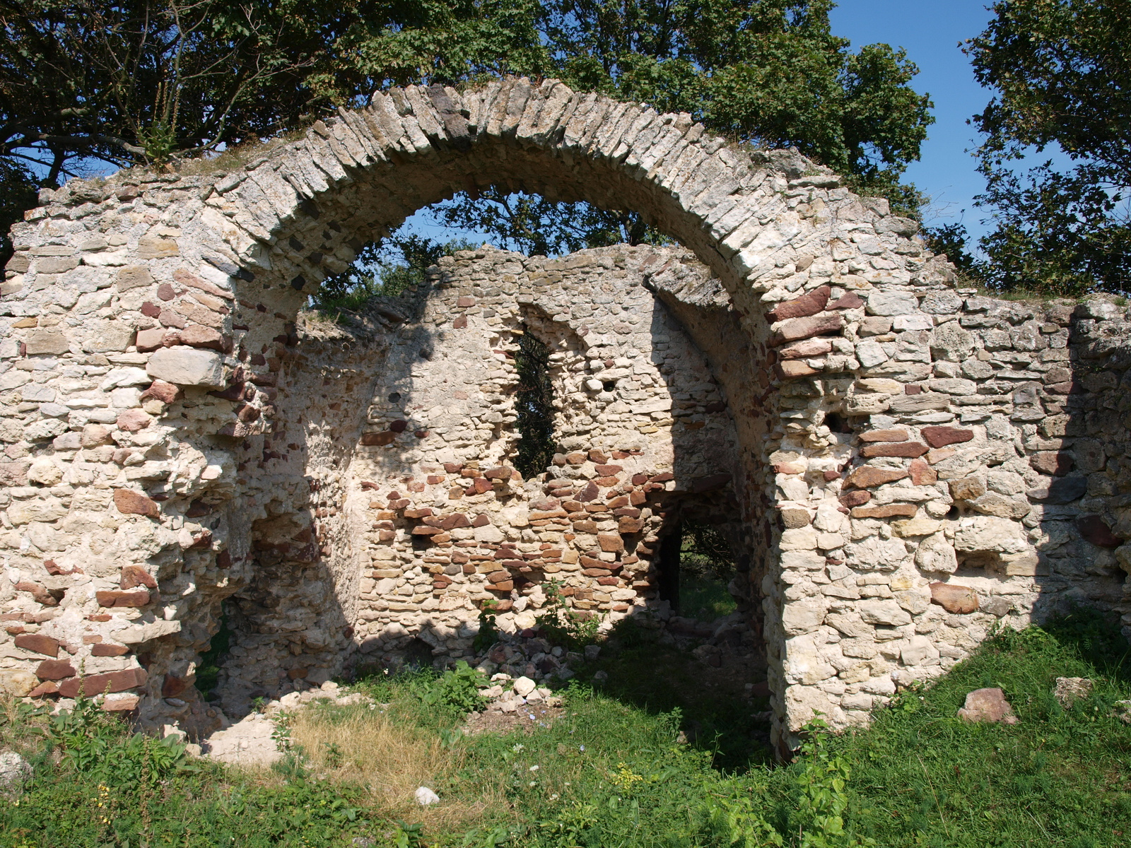 Sóstókál templomromja 1