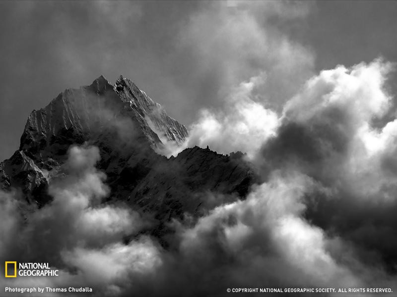 everest-clouds-sw (Medium)