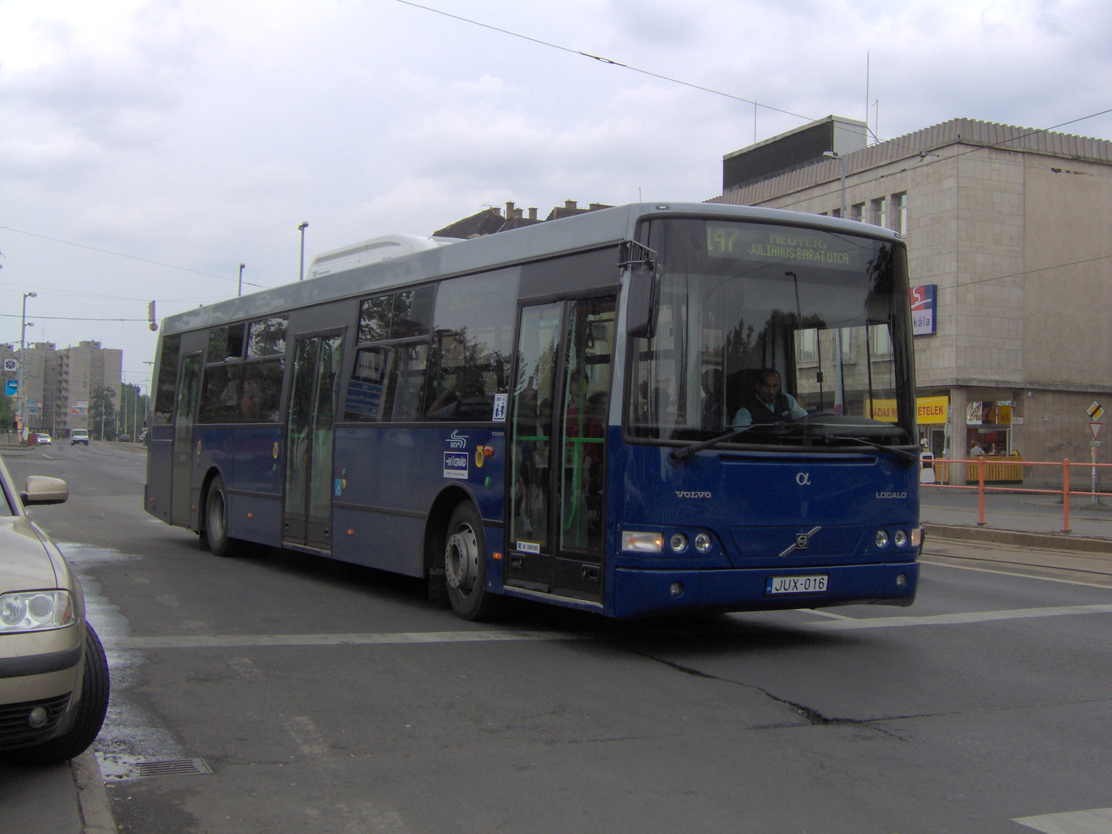 Busz JUX-016 3-Újpest-Központ
