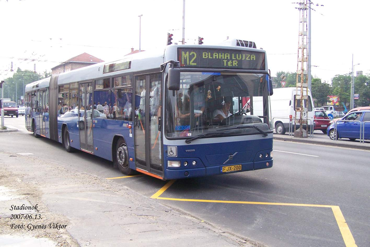 Busz FJX-200