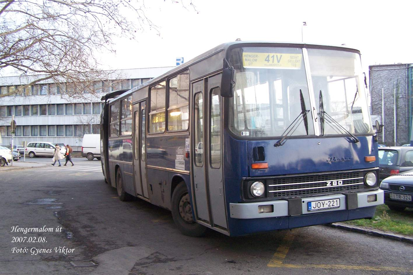Busz JOY-221
