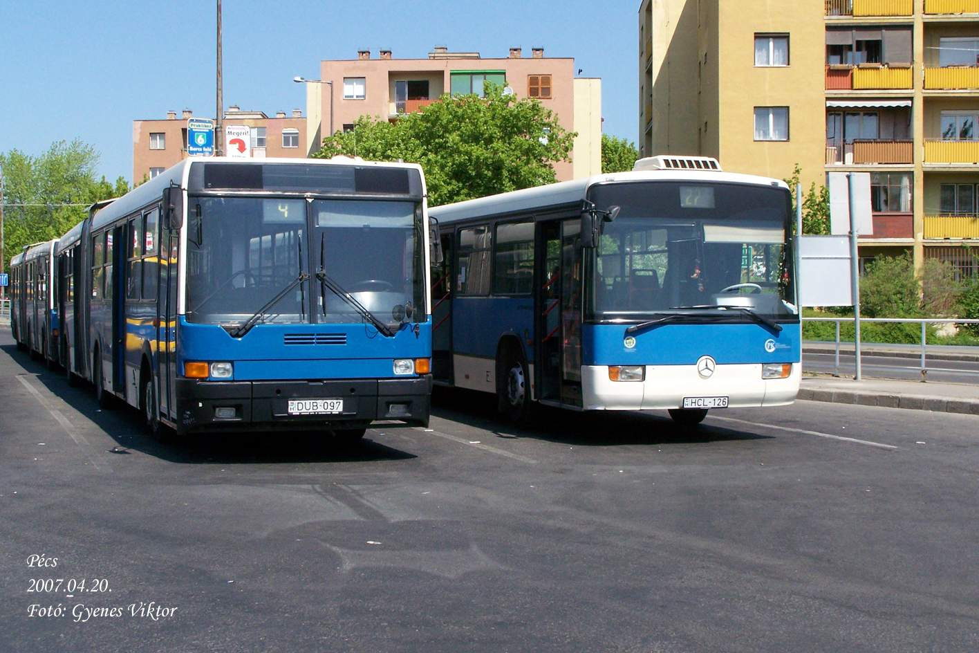 Ikarus 435-DUB-097+Mercedes O345G-HCL-126