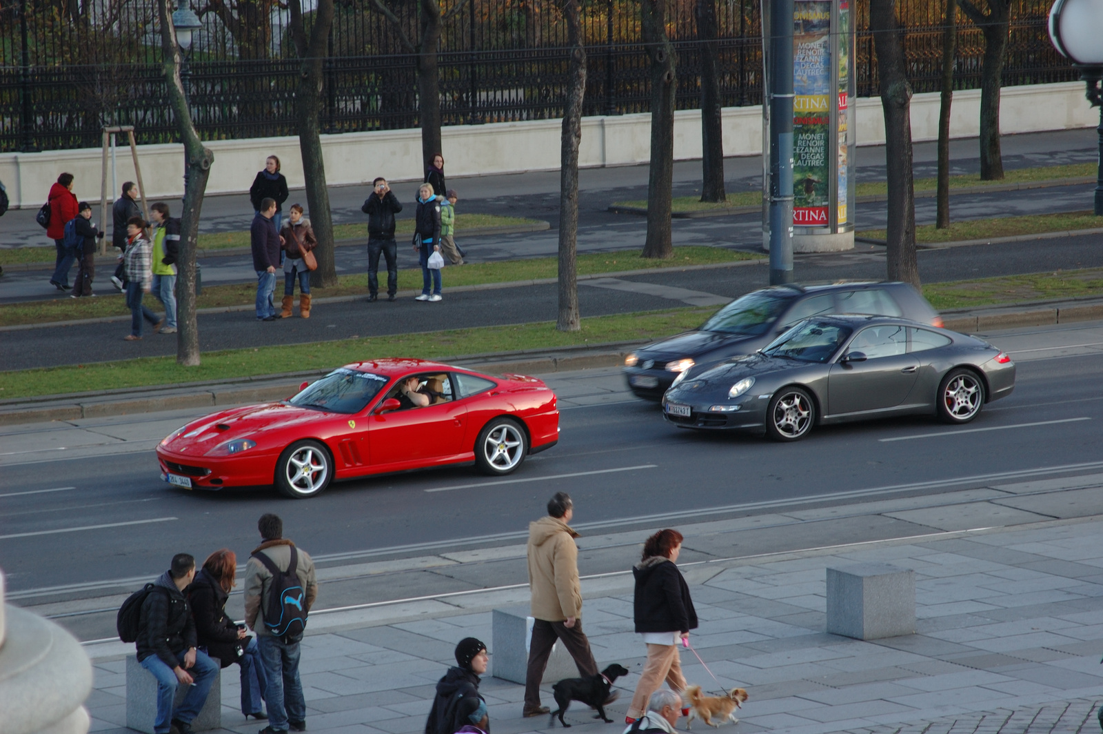 Ferrari 550 Maranello és Porsche 911