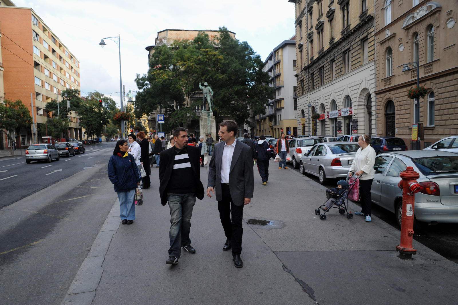 Józsefvárosi séta Komássy Ákossal, az MSZP VIII. kerületi polgár